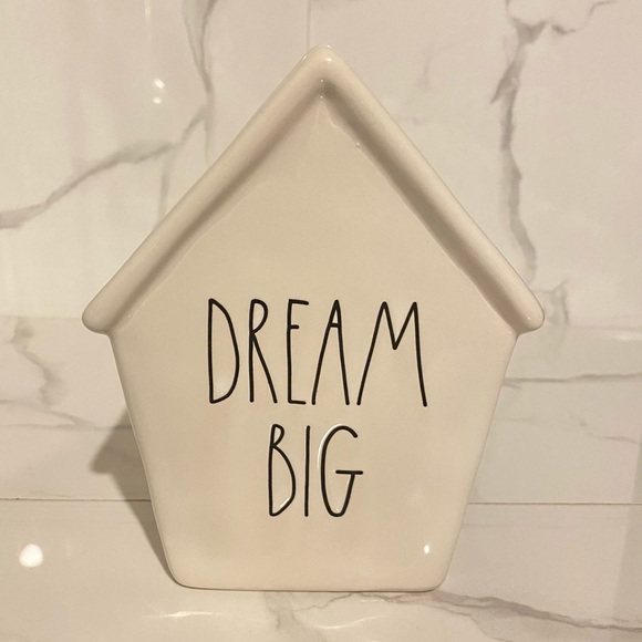 BNWT Rae Dunn “Dream Big” Coin Bank - Picture 1 of 3